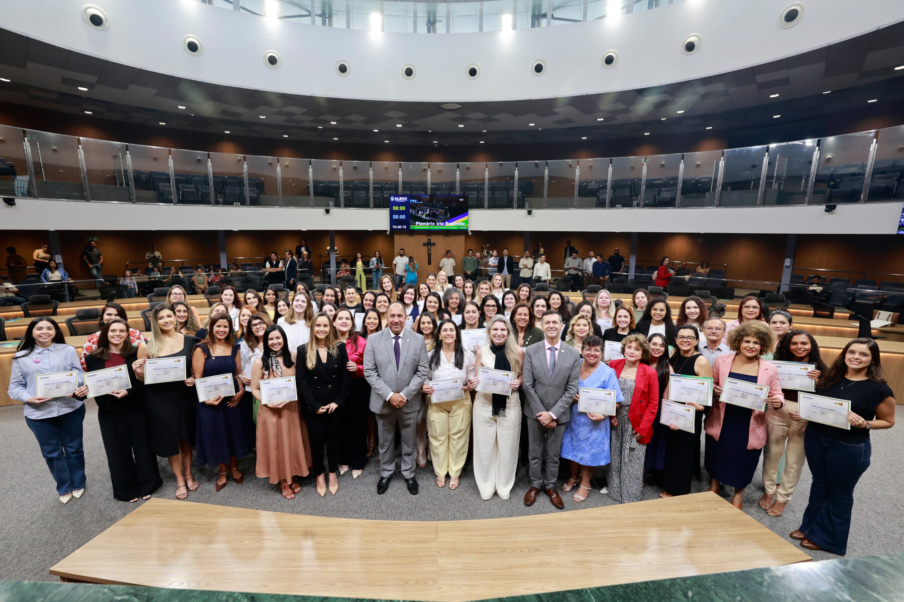 sessao-solene-na-alego-homenageia-engenheiras-e-exalta-atuacao-de-profissionais-do-crea-go