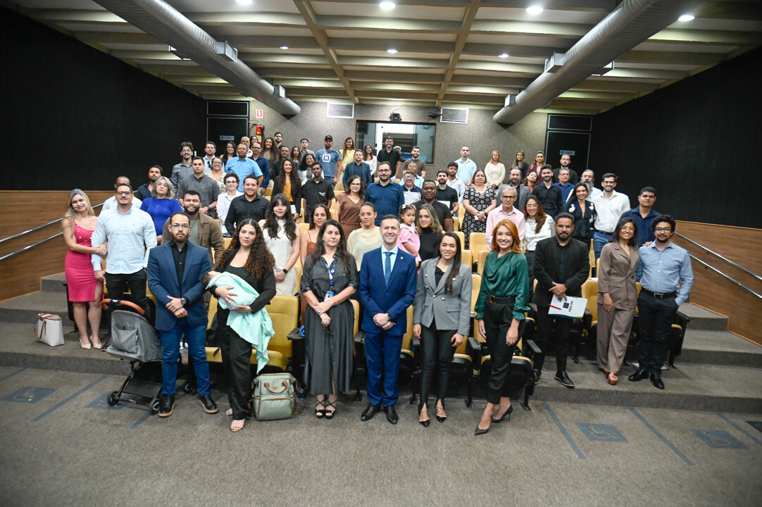 profissionais-recebem-carteira-e-passam-a-integrar-o-sistema-confeacrea