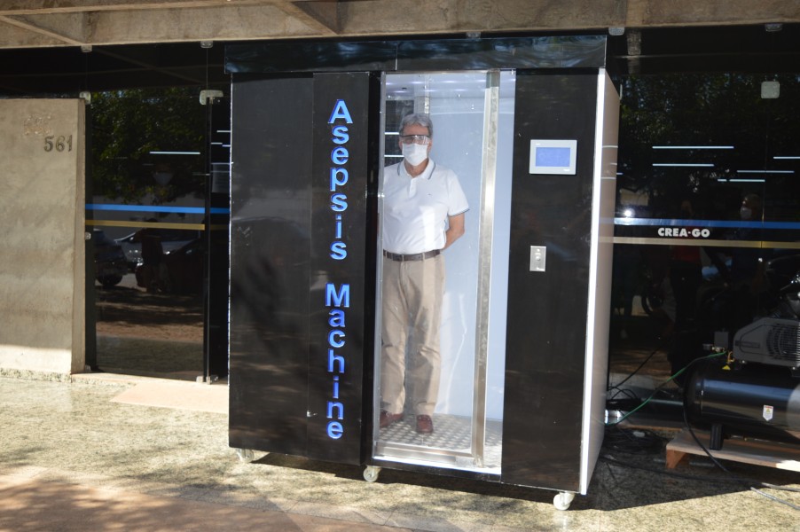 Presidente na máquina.JPG