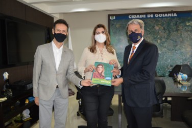 crea-go-recebe-candidata-a-vereadora-lorena-carneiro