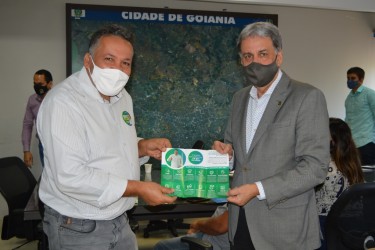 divino-rodrigues-apresenta-propostas-e-ouve-demandas-do-crea-go