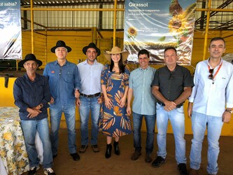 assessor-do-crea-go-representa-o-conselho-no-dia-de-campo-da-cultura-do-girassol