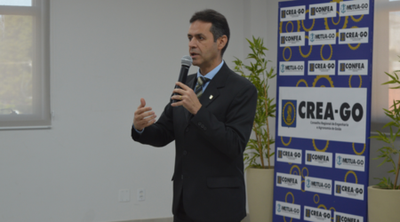 56-profissionais-das-engenharias-agronomia-geociencias-e-design-de-interiores-recebem-carteira-profissional-do-crea-go