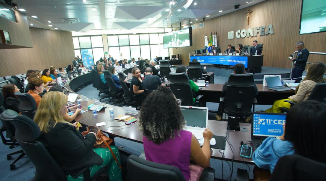 profissionais-de-comunicacao-do-sistema-reunidos-no-5-encom