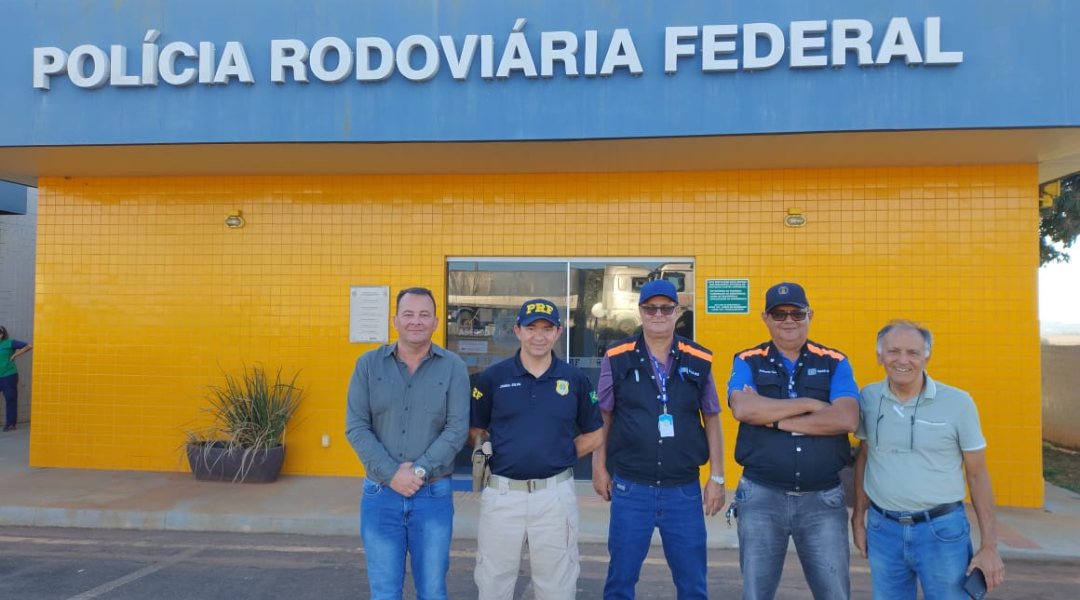crea-go-e-policia-rodoviaria-federal-fiscalizam-veiculos-com-cargas-superdimensionadas