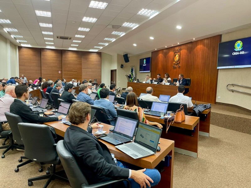 889-sessao-plenaria-e-camaras-especializadas-no-crea-go