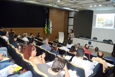 mais-de-60-pessoas-assistem-a-palestra-promovida-pelo-crea-e-furnas